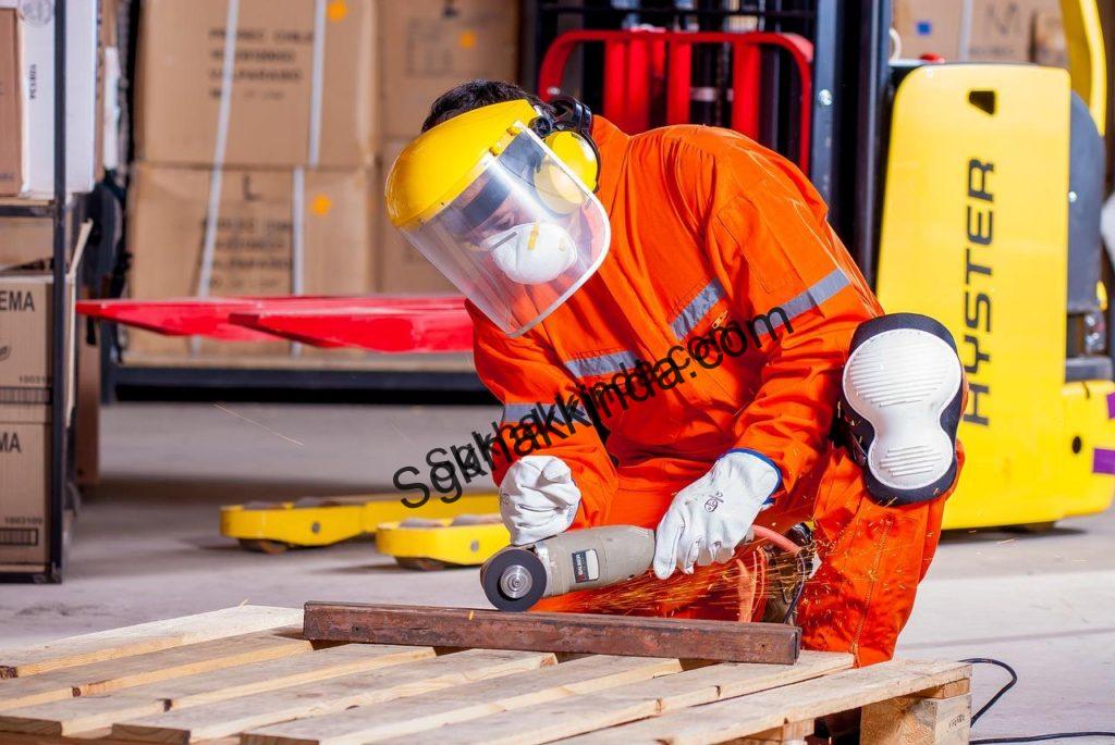 iş&ccedil;i 1512583287 1024x685 - Taşeron iş&ccedil;i i&ccedil;in kadro şartları nelerdir?